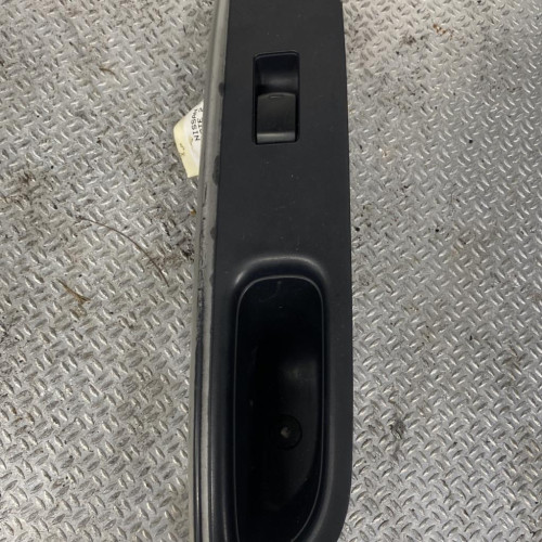 Commande lève-glace porte avant droite Nissan NOTE 1.5 dci (2013)