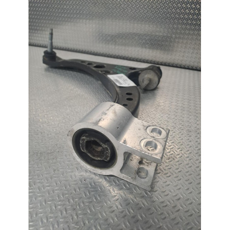 Triangle inf avg Opel ASTRA K 1.4 turbo (2015)