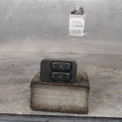 Commande lève-glace porte avant gauche Opel COMBO Tour 1.3 cdti 16v (2004-2011)
