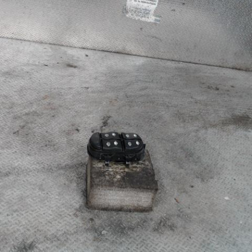 Commande lève-glace porte avant gauche Ford FOCUS I 1.8 tdci (2001-2004)