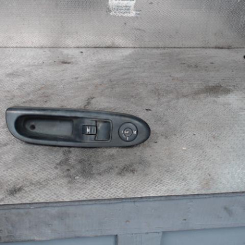 Commande lève-glace porte avant droite Renault CLIO II 1.5 dci (2001-2009) 3 portes