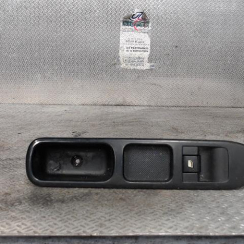 Commande lève-glace porte avant droite Citroën C3 PICASSO 1.6 hdi (2009) 5 portes