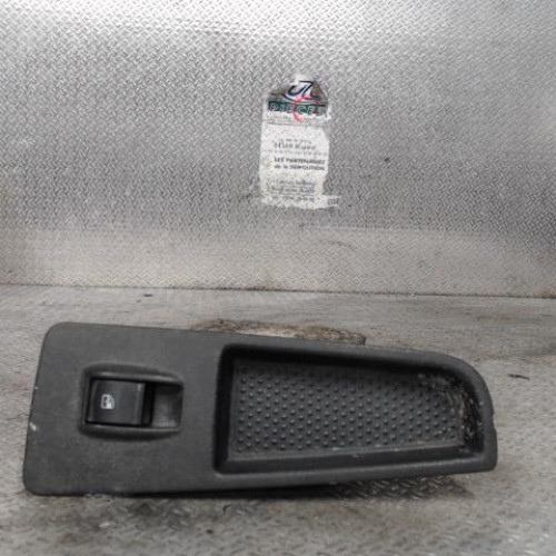 Commande lève-glace porte avant droite Fiat GRANDE PUNTO 1.3 d multijet (2008)