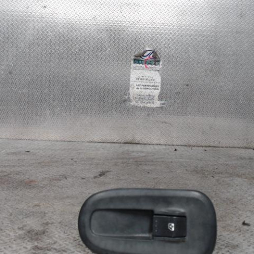 Commande lève-glace porte avant droite Nissan NV400 Camionnette Dci 145 (2011)
