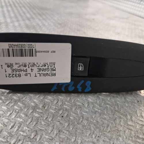 Commande lève-glace porte avant droite Renault MEGANE IV 3-5 portes 1.5 dci 110 (2015)
