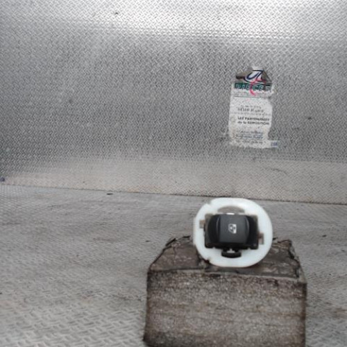 Commande lève-glace porte avant droite Renault MEGANE II Break 1.5 dci (2005-2008)