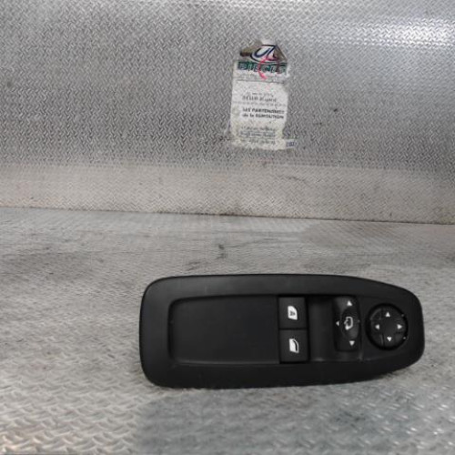 Commande lève-glace porte avant gauche Peugeot 208 I 1.2 vti 68 - puretech 68 (2016) 5 portes