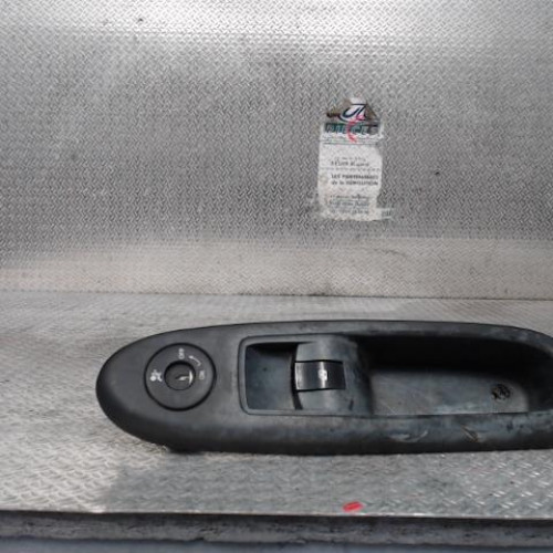 Commande lève-glace porte avant droite Renault CLIO II 1.5 dci (2001-2009) 3 portes