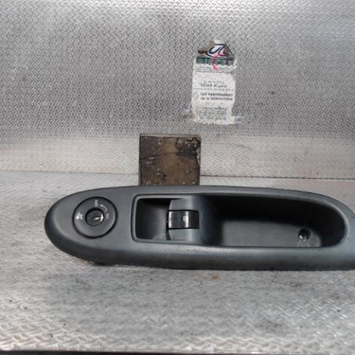 Commande lève-glace porte avant droite Renault CLIO II 1.5 dci (2001-2009) 3 portes