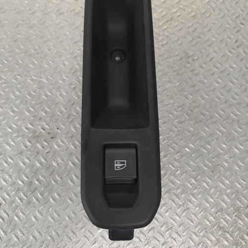 Commande leve-glace porte arrière droite DACIA DUSTER 2  DUSTER 2 PHASE 2