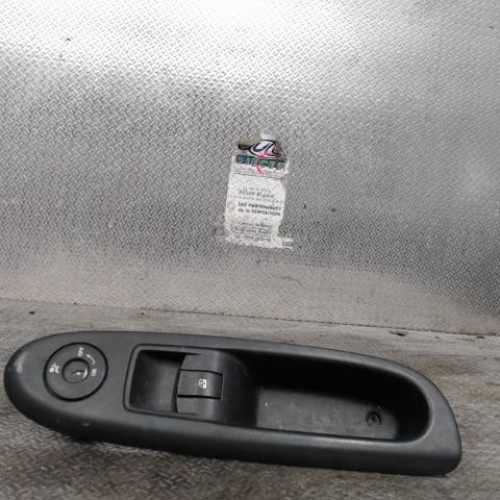 Commande lève-glace porte avant droite Renault CLIO II 1.5 dci (2001-2009) 3 portes