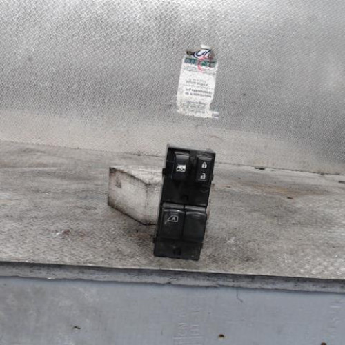 Commande lève-glace porte avant gauche Nissan NOTE 1.2 (2013)