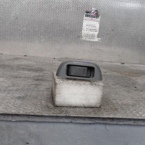 Commande lève-glace porte avant droite Peugeot 107 1.0 (2005-2014) 3 portes