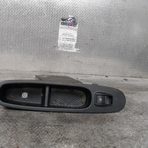 Commande lève-glace porte avant droite Fiat PUNTO EVO 1.3 d multijet (2009-2012) 3 portes