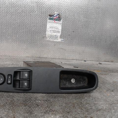 Commande lève-glace porte avant gauche Fiat PUNTO EVO 1.3 d multijet (2009-2012) 3 portes