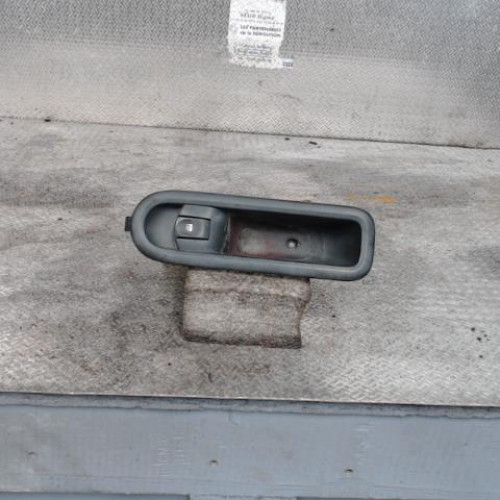 Commande lève-glace porte avant droite Renault CLIO III 1.2 16v (2010-2014)