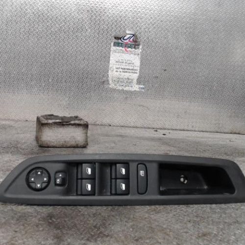 Commande lève-glace porte avant gauche Citroën C4 III 1.2 puretech 130 (2020)
