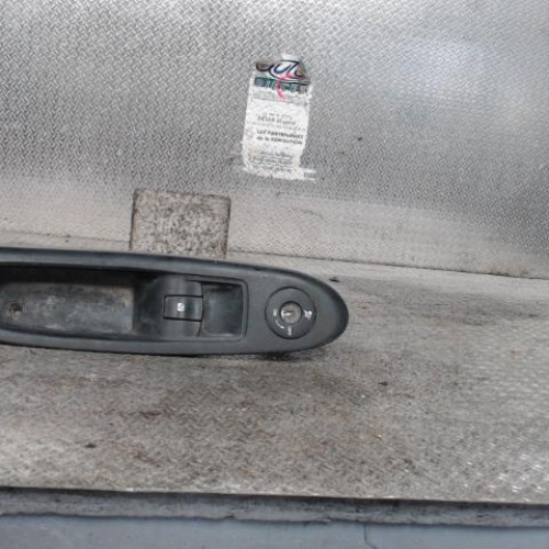 Commande lève-glace porte avant droite Renault CLIO II 1.5 dci (2001-2009) 3 portes