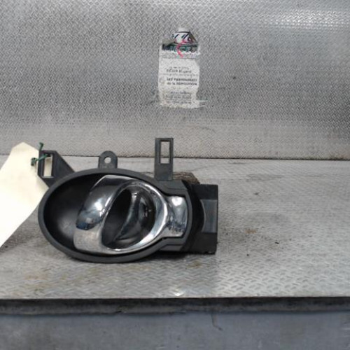 Poignee int porte avg Nissan JUKE 1.2 dig-t (2014)