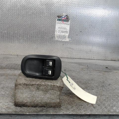 Commande lève-glace porte avant gauche Peugeot 206 3-5 portes 1.9 d (1998-2001) 5 portes