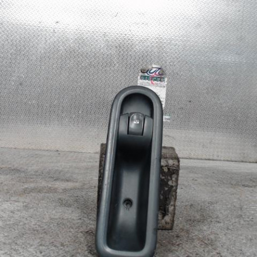 Commande lève-glace porte avant droite Renault CLIO III 1.5 dci (2005-2012) 5 portes