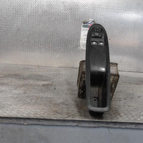 Commande lève-glace porte avant gauche Citroën C4 II 1.6 hdi 115 (2012)