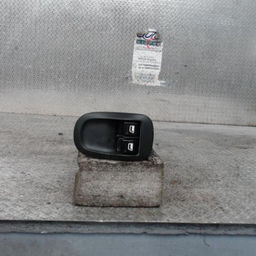 Commande lève-glace porte avant gauche Peugeot 206 3-5 portes 1.4 i (1998-2012) 3 portes