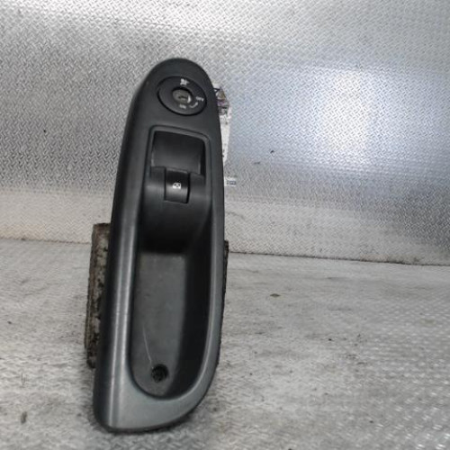 Commande lève-glace porte avant droite Renault CLIO II 1.5 dci (2007-2009)