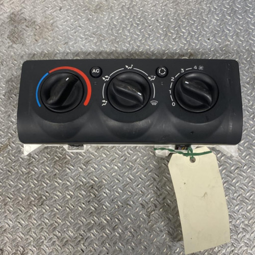 Commande de chauffage Renault CLIO II 1.2 16v (bb05, bb0w, bb11, bb27, bb2t, bb2u, bb2v, cb05,... (2001-2016) 3 portes