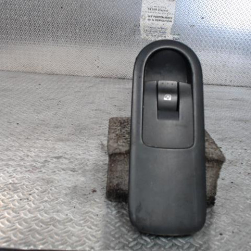 Commande lève-glace porte avant droite Renault SCÉNIC II 1.5 dci (2007-2008)