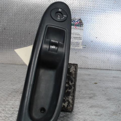 Commande lève-glace porte avant droite Renault CLIO II 1.5 dci (2001-2009) 3 portes