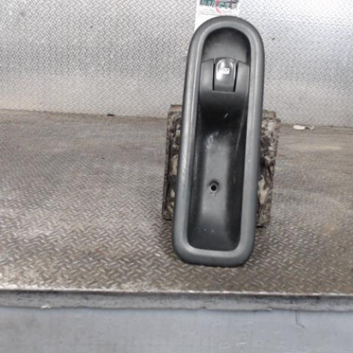 Commande lève-glace porte avant droite Renault CLIO III 1.2 16v (2010-2014)