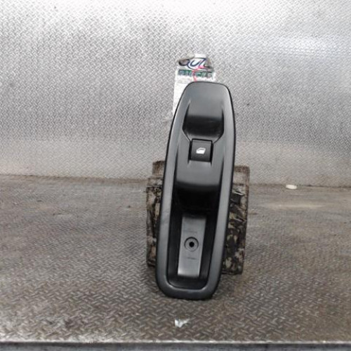 Commande lève-glace porte avant droite Peugeot 208 I 1.0 (2012)