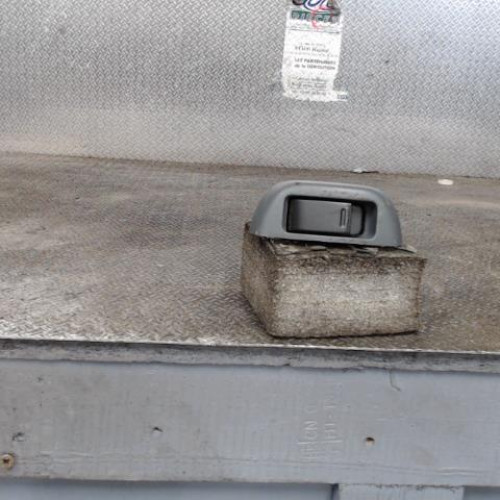 Commande lève-glace porte avant droite PEUGEOT 107  0