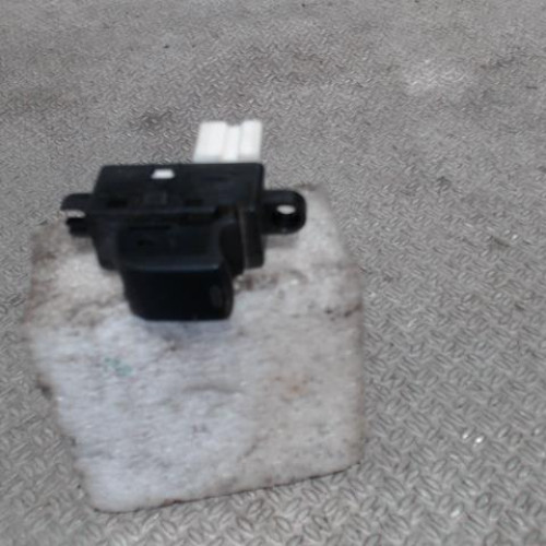 Commande lève-glace porte avant droite Nissan MICRA III 1.5 dci (2003-2010)