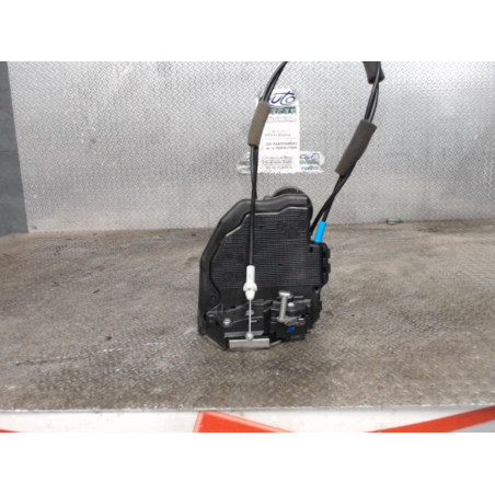 Serrure porte ard Toyota AVENSIS A trois volumes 2.0 d-4d (2011-2018)