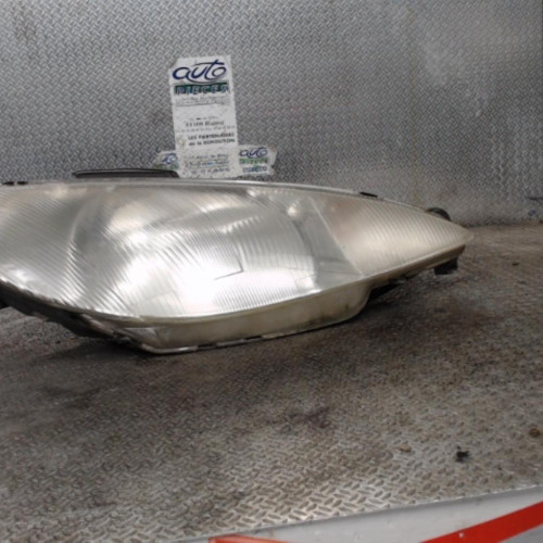 Phare droit Peugeot 206 3-5 portes 1.1 i (1998-2007)