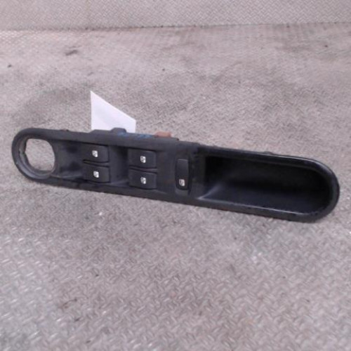 Commande lève-glace porte avant gauche Renault ESPACE IV 2.0 dci (2006)