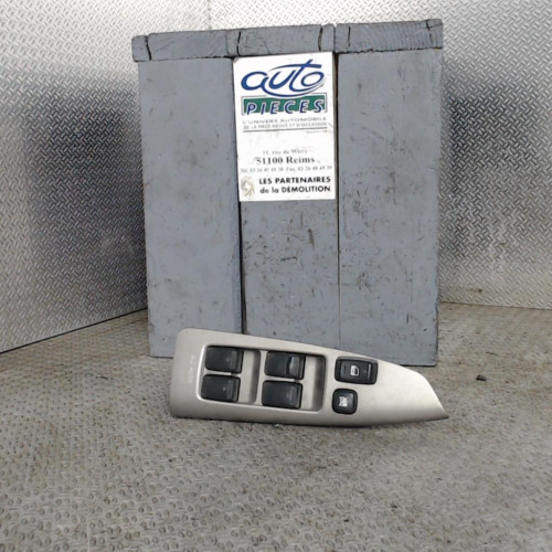 Commande lève-glace porte avant gauche Toyota COROLLA Verso 2.0 d-4d (2002-2004)