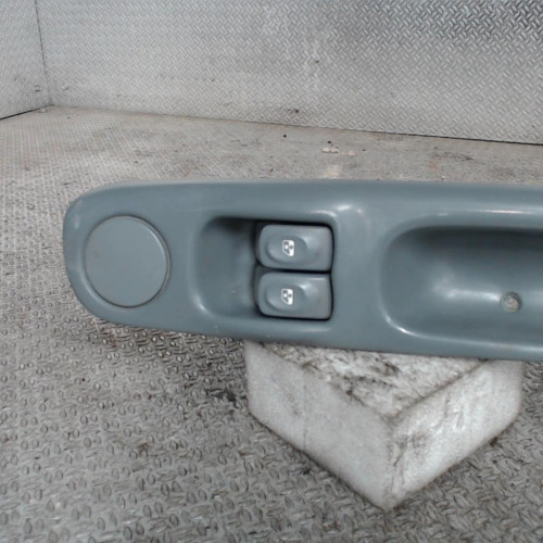 Commande lève-glace porte avant gauche Renault TWINGO I 1.2 16v (2004-2007)