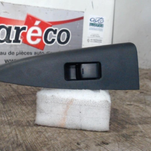 Commande leve-glace porte arrière gauche Nissan NOTE 1.5 dci (2010-2012)