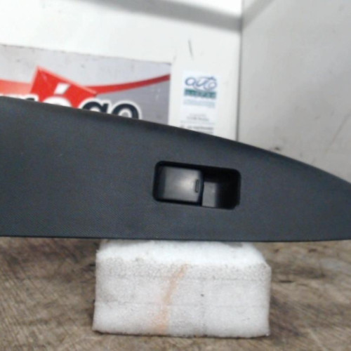 Commande lève-glace porte avant droite Nissan NOTE 1.5 dci (2010-2012)