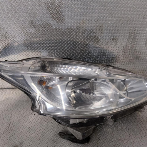 Phare droit Peugeot 208 I 1.2 vti 82 (2012)
