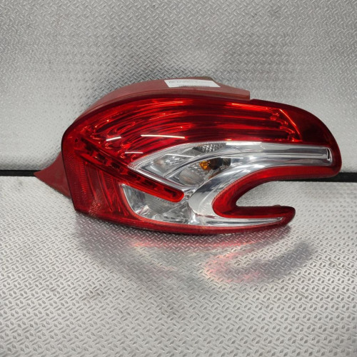 Feu arrière droit Peugeot 208 I 1.0 (2012)