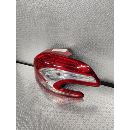 Feu arrière droit Peugeot 208 I 1.0 (2012)