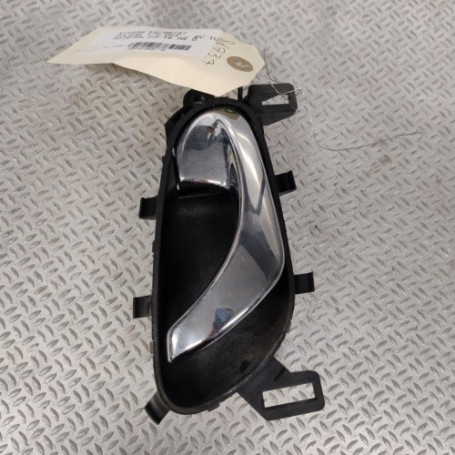 Poignee int porte ard Nissan PULSAR 3-5 portes 1.5 dci (2014)