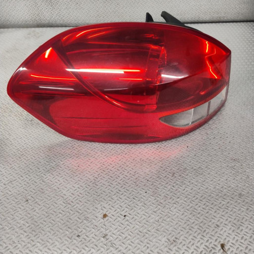Feu arrière gauche Renault CLIO III Grandtour 1.5 dci (2010-2012) 5 portes