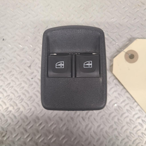 Commande lève-glace porte avant gauche Dacia SANDERO II Tce 90 (2012) 5 portes