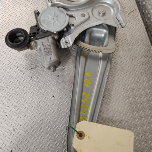 Mecanismemoteur leve-glace porte coulissante d Toyota YARIS 1.5 hybrid (2012)