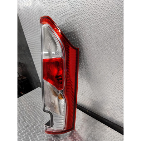 Feu arrière gauche Nissan NV250 Camionnette Dci 95 (2019)
